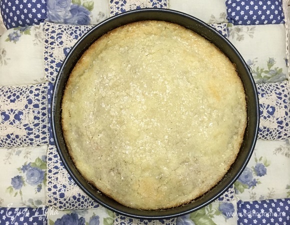 Поставить в заранее разогретую до 200°C духовку на 35–40 минут.