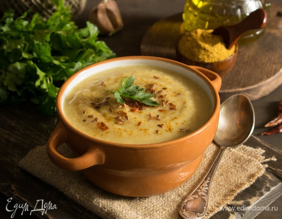 Разлить суп по тарелкам, можно посыпать льняными семечками и раскрошить сверху сушеный перец чили. Приятного аппетита!