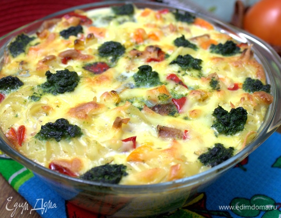 Я запекала в мини-электропечке 20 минут при 210°C. Сильно схватиться она не должна, поэтому ориентировалась по зажаристой корочке.