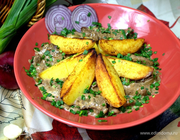 Посыпать сверху зеленым луком.