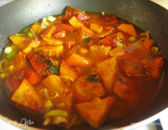 Кладем тыкву к порею (микадо не очищается).