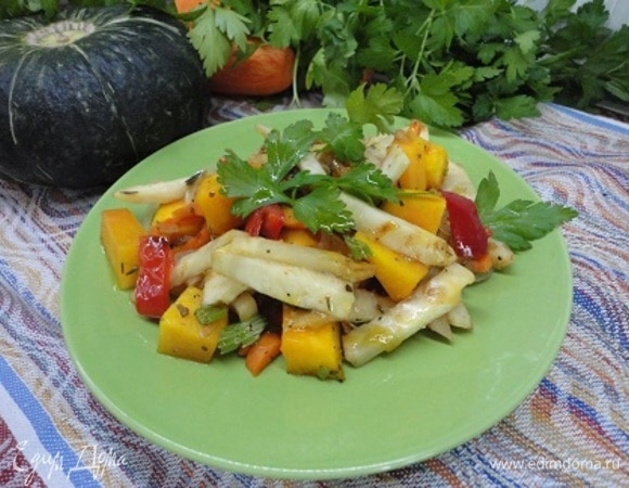 Подаем со свежей зеленью. За окном мороз и первый снег, а у нас с вами яркая теплая осень!