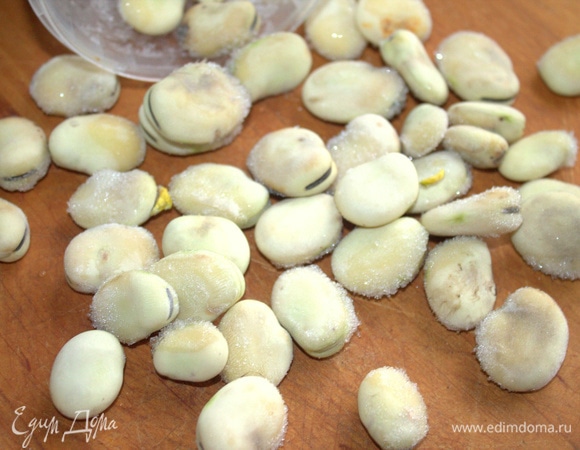 Почему морозить выгодно? Высушенные бобы надо замачивать на ночь и потом варить долго.