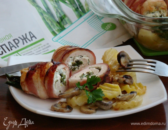 Стоит ли говорить, насколько это вкусно? Румяные ломтики бекона отлично дополняют нежное и сочное куриное филе в сочетании со сливочным сыром и спаржей ТМ «Планета витаминов»!