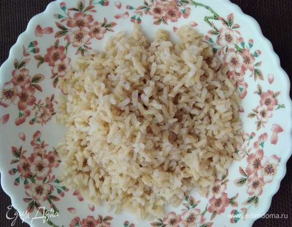 Рис отварить заранее. Я брала бурый рис. Хорошо будет сочетаться со смесью риса.