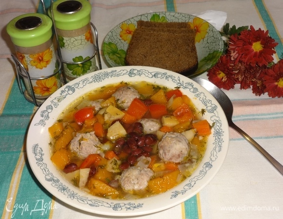 Наш ароматный сытный суп готов! Горячий суп разлить по тарелкам и приглашать всех к столу. Приятного аппетита!