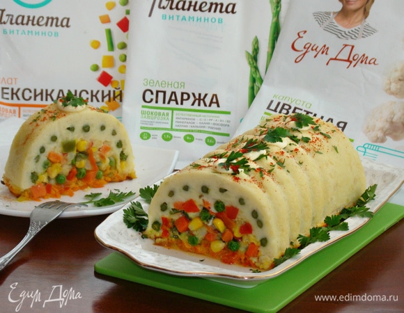 Затем дать запеканке немного остыть, перевернуть на блюдо и подавать в горячем виде с различными соусами.