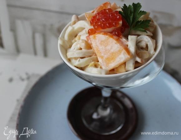 Салат не солим, соли и так хватает. И берем во внимание то, что, настоявшись в холодильнике пару часов, он еще вкуснее! Приятного аппетита! И балуйте ваших близких!