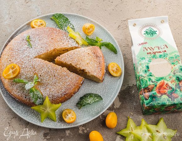 Выпекайте пирог при температуре 180°C в течение 35–40 минут. Готовый пирог посыпьте сахарной пудрой. Приятного аппетита!