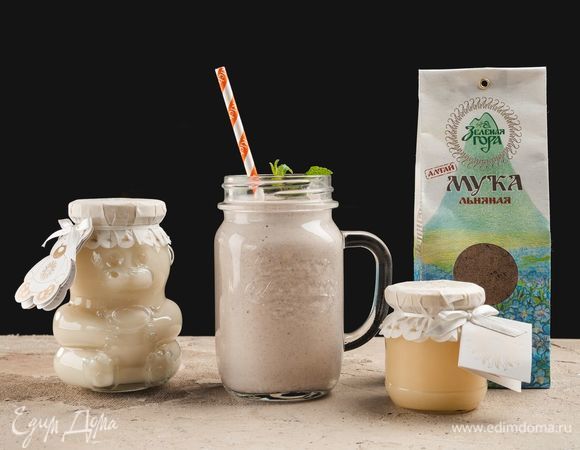 Готовый смузи украсьте веточками мяты. Приятного аппетита!