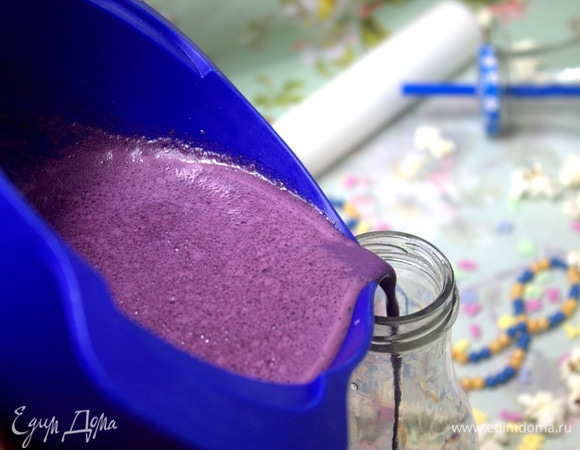 Перелить в бокал или в бутылочку.