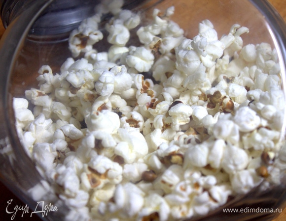 В банке для круп под крышкой он хорошо хранится, и всегда можно его «погрызть».