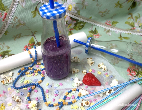 Такую бутылочку с коктейлем можно дать ребенку и не бояться, что он разольет содержимое на диван или в машине.