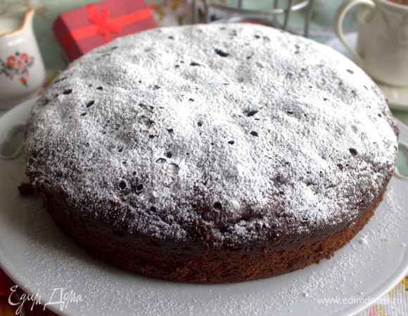 Когда остынет, посыпаем обильно сахарной пудрой.