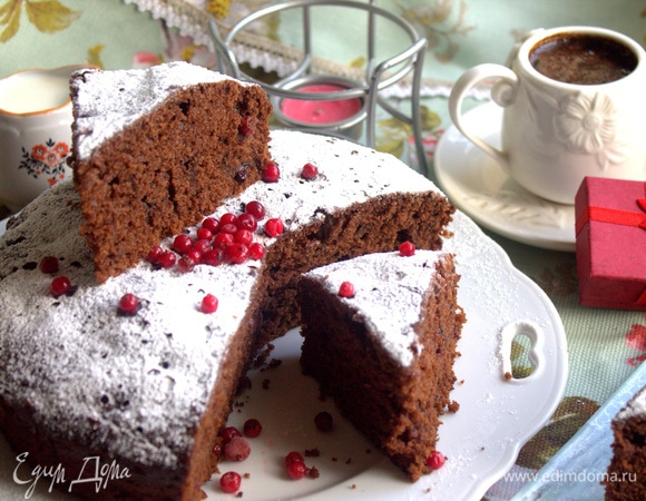 Подаем воздушный пирог к кофе, чаю.