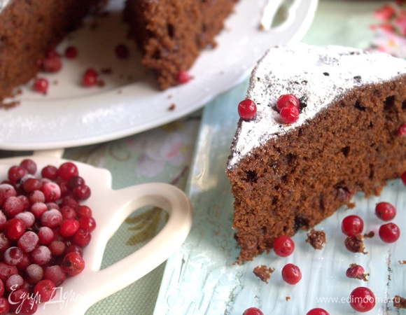 В разрезе видна пористость пирога.