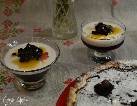 Сверху украсить ягодками жимолости (чтоб было понятно, из какой ягоды приготовлен десерт) и полить медом.