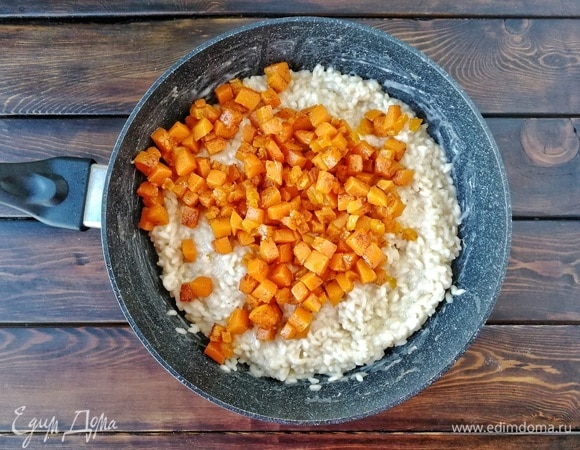 Теперь добавляем чудесную ароматную тыкву.