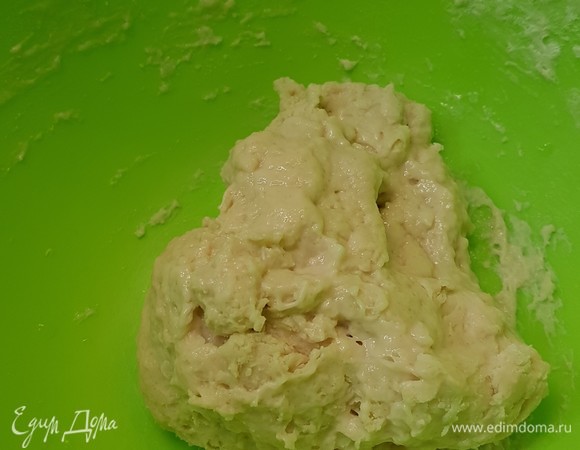 Пока остывает заварка, надо сделать опару. Для этого смешать все ингредиенты и оставить на 30 минут.