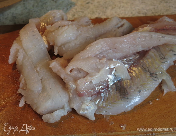 Разделываем судака на филе. 440 г получилось из двух судаков общим весом 1,2 кг.