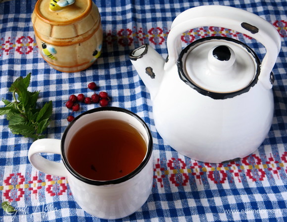 Даем настояться 8 часов, растворяем по желанию уже в кружке ложку меда. Приятного!