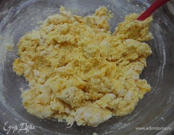 Добавить сухие ингредиенты и перемешать.