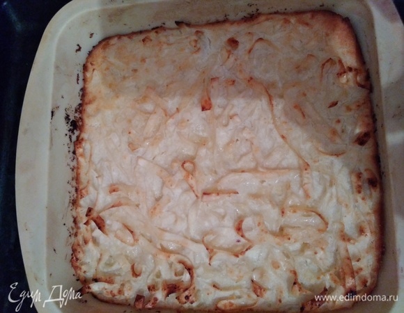 Определить готовность можно, как у бисквита: если палочка, вставленная в серединку, окажется сухой и без кусочков теста, готово!