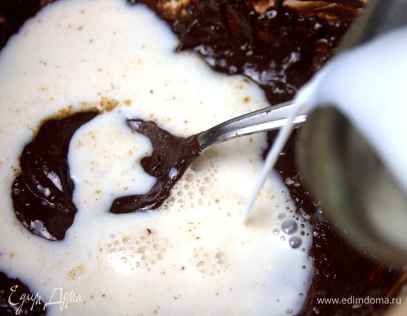 Подержать на огне, перемешивая.