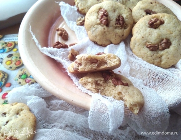 Выпекать быстро — 10–12 минут. Печенье не должно сильно зарумяниться, скорее должно остаться светлым. Остудить. После остывания печенье становится еще ароматнее, чем при выпечке!