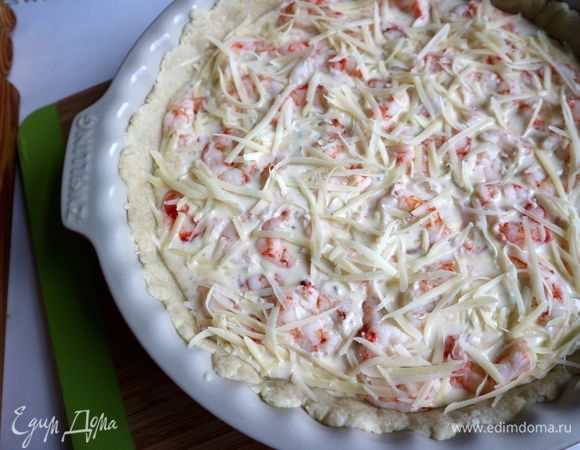 Сверху — пармезан, натертый на крупной терке.