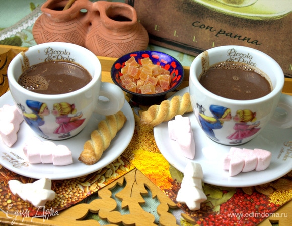 Получаются 2 кофейные чашки или одна кружка.