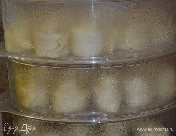 Через 30–40 минут пышечки будут готовы. Полить их растопленным сливочным маслом.