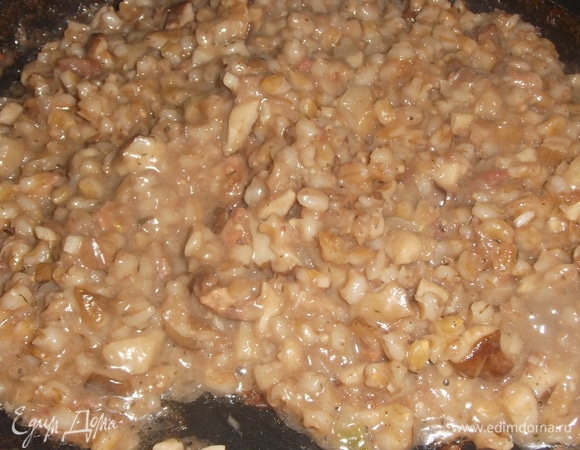 Тушить на сильном огне до полного испарения жидкости.