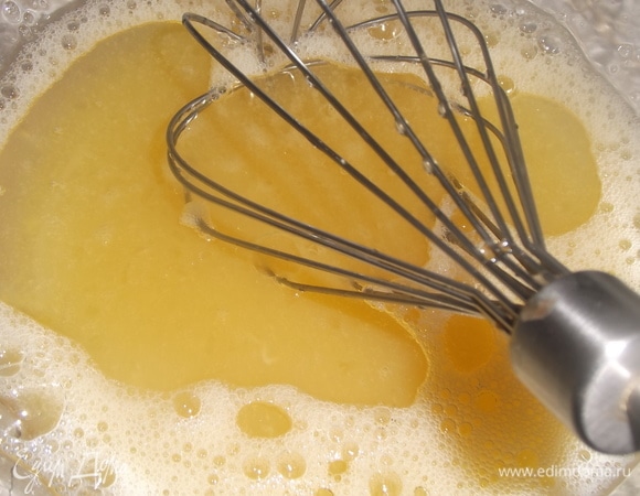 Добавить растительное масло.