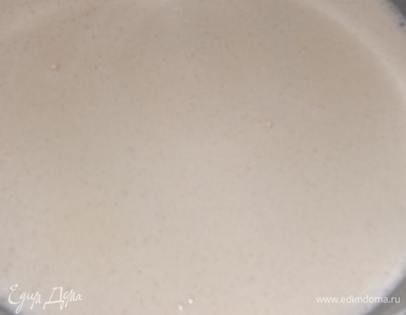 Замесить тесто до гладкости.