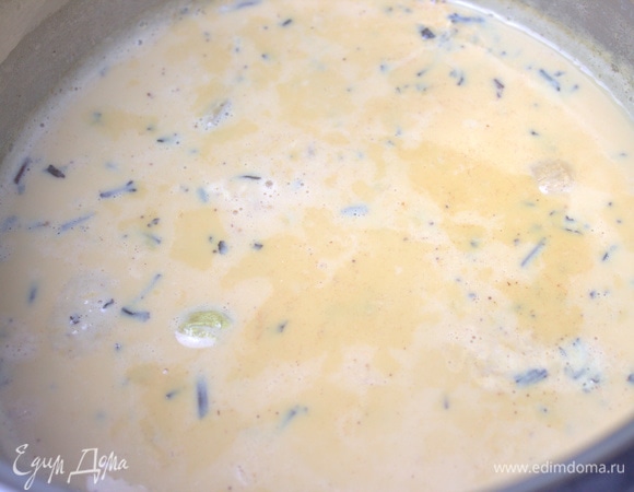 Поставить на небольшой огонь, довести до кипения и сразу выключить. Можно дать немного настояться, если есть время.