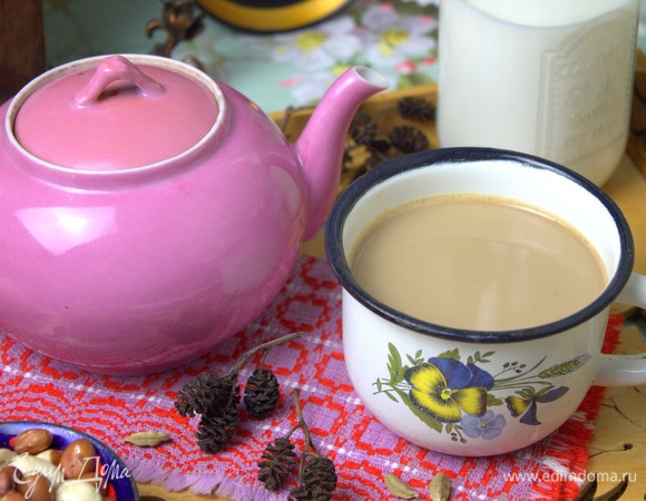 Перелить из чайника и сразу подавать.