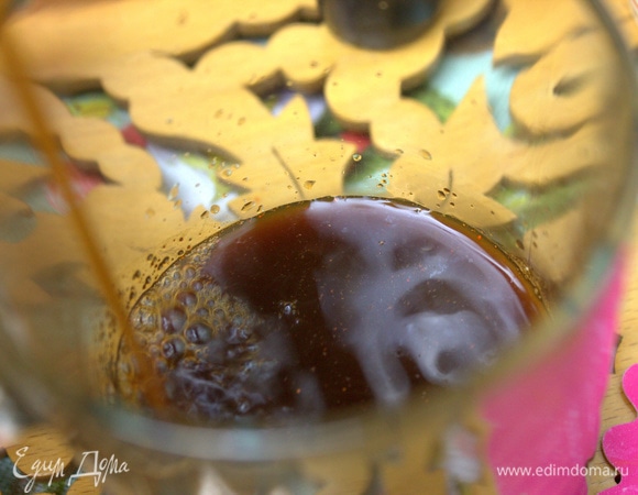 Сварить кофе любым способом. Мы варили в кофейнике на газу.