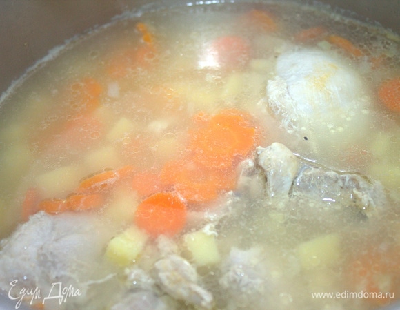 Варим суп почти до готовности.