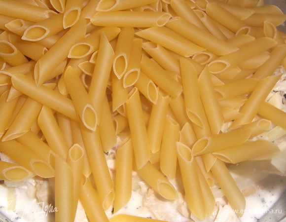 Добавить макароны. Перемешать.