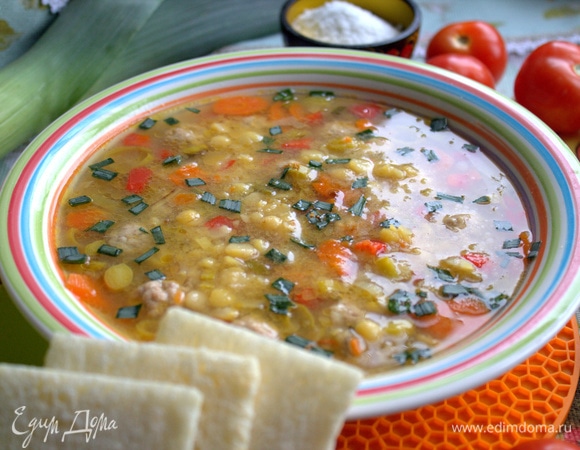 Для информации: в мультиварке суп не кипит, а больше томится, поэтому горох не превращается в пюре, а остается цельным.
