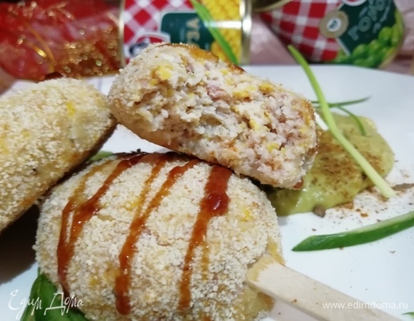 Вот такие наши «эскимо» внутри. Сочные и нежные, с хрустящей корочкой. Приятного аппетита и счастливого Нового года!