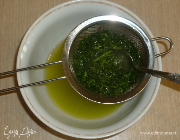 Масло процедить через сито.