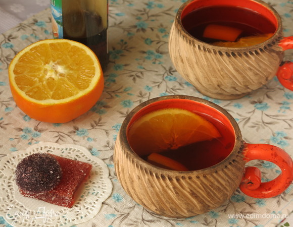 Подаем к десертам. У меня два вида мармелада (была на мастер-классе по зефиру, мармеладу, птичьему молоку и маршмеллоу — дегустирую). Можно подать в стеклянных стаканах, чтобы видно было цитрусовые и палочки корицы. Приятного аппетита!