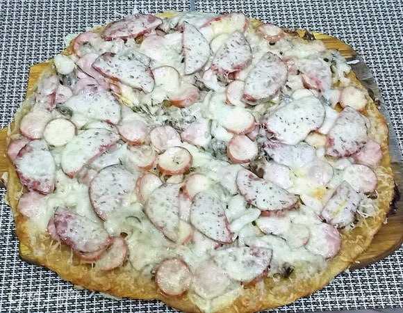 Выпекаем в горячей духовке при 180°C в течение 15–20 минут до готовности.