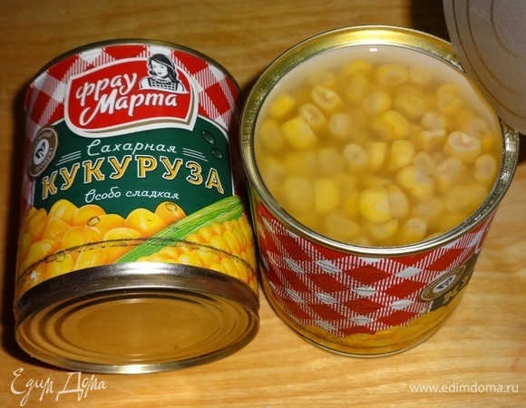 Слить жидкость у консервированной сладкой кукурузы ТМ «Фрау Марта».