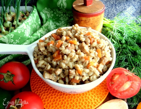 Подавать кашу горячей.