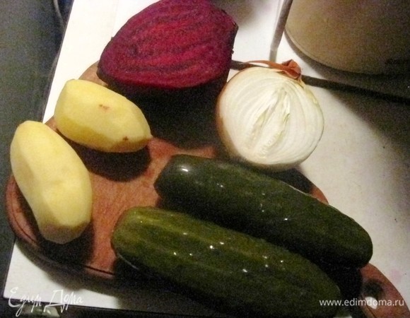 Овощи очищаем от шкурок и нарезаем соломкой (если любите, можно натереть на терке для моркови по-корейски, но нарезанные овощи вкуснее).