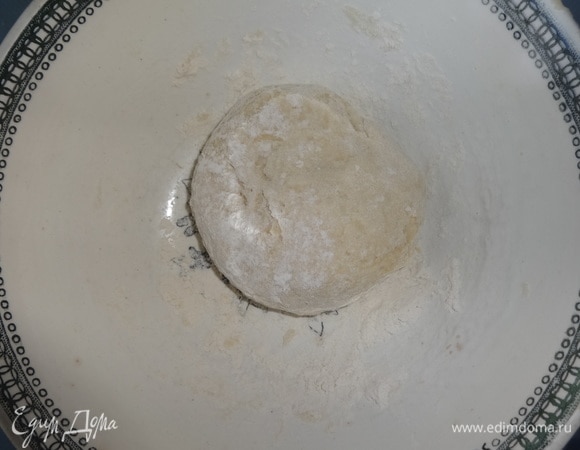 Тесто накрыть пленкой и оставить отдыхать на 0,5 ч.