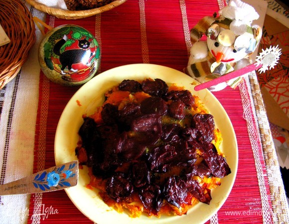 Будет вкуснее, если оставить блюдо на ночь, тогда его можно даже нарезать, как пирог) Оранжевого всем настроения)